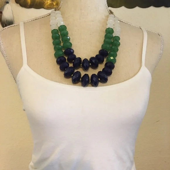 Layered large faceted plastic bead necklace - Picture 3 of 8